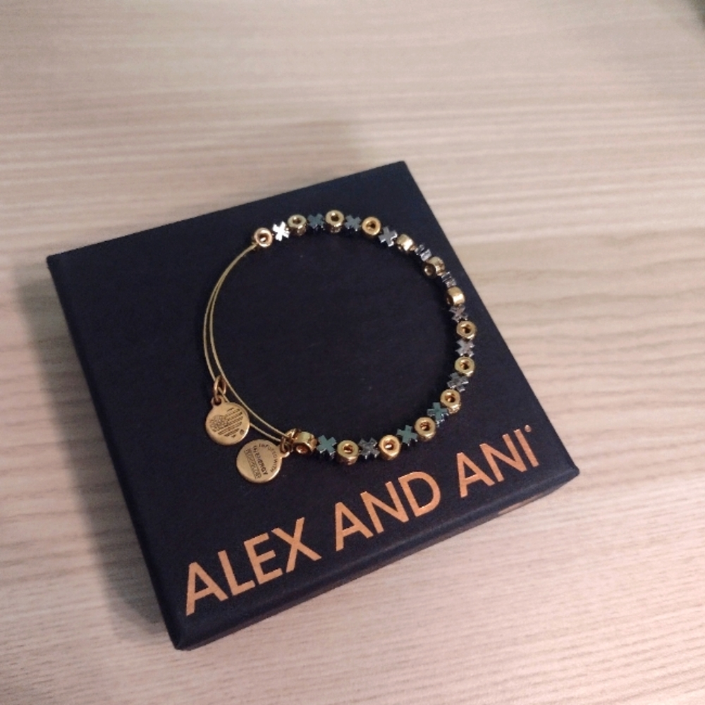 Alex and Ani XOXO Hugs and Kisses Beaded Bangle